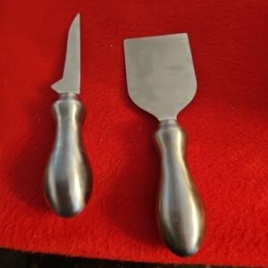 Sleek Stainless Steel Knife and Spreader Set